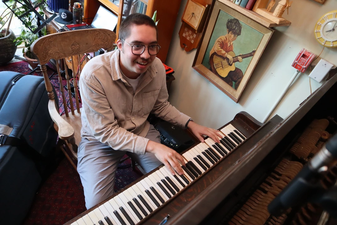 Max de Groot at the piano